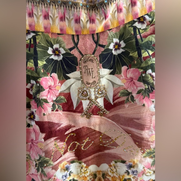 Camilla Cropped Wrap Shirt
Welcome To The White Lotus - Picture 11 of 12